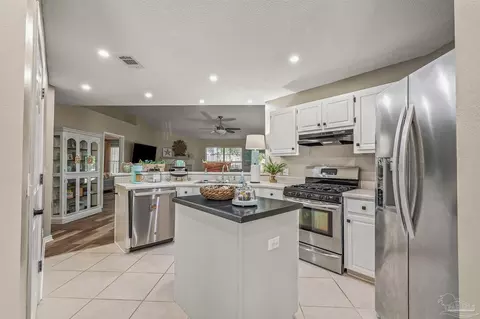 Kitchen - 4623 Hamilton Bridge Rd, Pace, FL 32571 photo 2 of 3