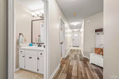 Entry Way - 4623 Hamilton Bridge Rd, Pace, FL 32571 photo 2 of 4