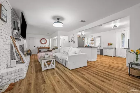 8423 Kause Rd, Pensacola, FL 32506