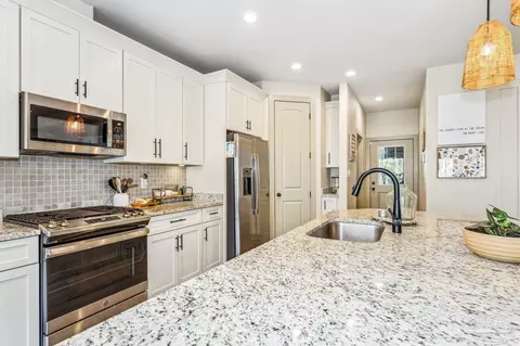 Kitchen - 1058 Iron Forge Rd, Cantonment, FL 32533 photo 3 of 4