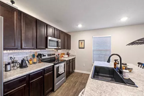 Kitchen - 4678 Perception Cir, Milton, FL 32570 photo 3 of 4