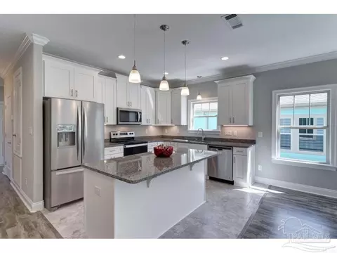 2546 Tree Feather Ct, Navarre, FL 32566