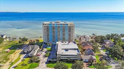825 Bayshore Dr #202, Pensacola, FL 32507