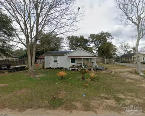 1172 Kemala Ave, Molino, FL 32577