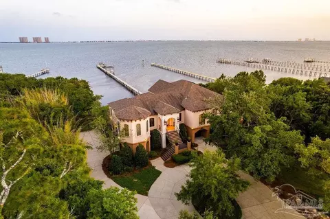 3063 Bay St, Gulf Breeze, FL 32563