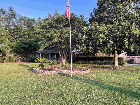 400 Chanterelle Dr, Pensacola, FL 32506