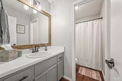 Bath - 4684 Evelyn St, Pace, FL 32571 photo 4 of 6