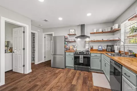Kitchen - 4684 Evelyn St, Pace, FL 32571 photo 3 of 7