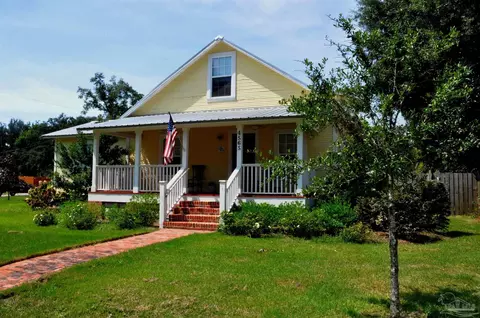4565 Forsyth St, Milton, FL 32583