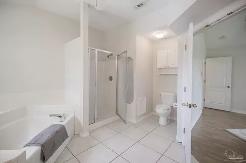 Bath - 3221 Cobblestone Dr, Pace, FL 32571 photo 4 of 7