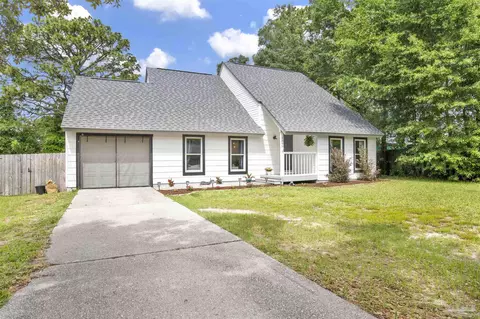5899 Somerset Dr, Pensacola, FL 32526