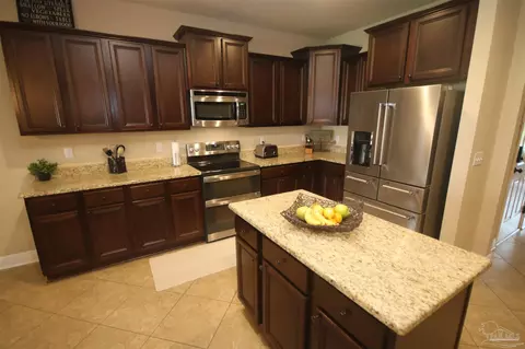 Kitchen - 4135 Dundee Crossing Dr, Pace, FL 32571 photo 10 of 11