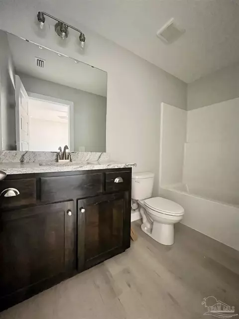 Bath - 6760 North Ave, Milton, FL 32570 photo 2 of 2