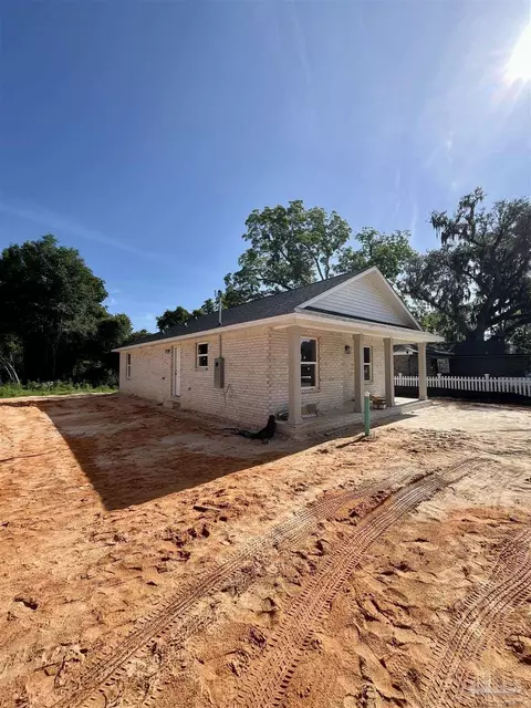 Exterior - 6760 North Ave, Milton, FL 32570 photo 3 of 3
