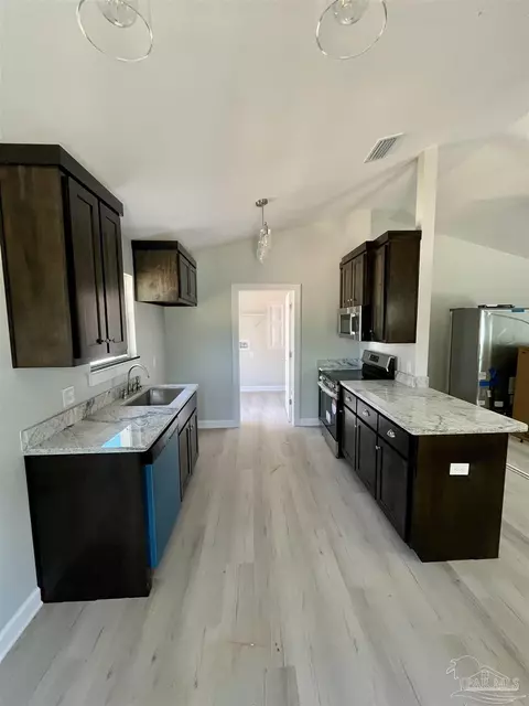 Kitchen - 6760 North Ave, Milton, FL 32570 photo 1 of 3