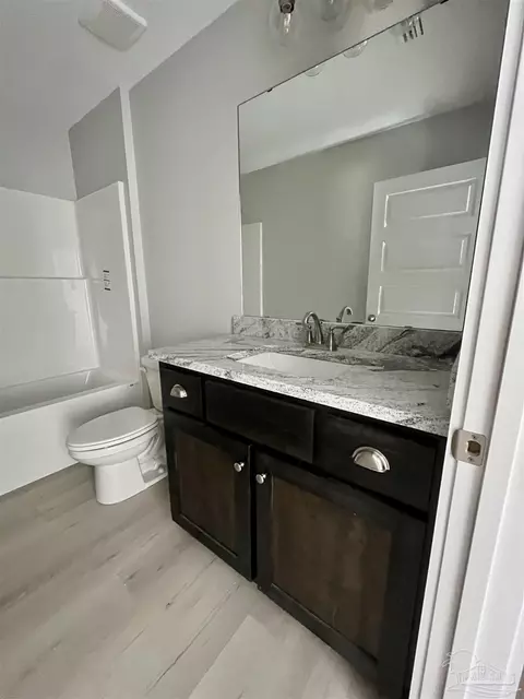 Bath - 6760 North Ave, Milton, FL 32570 photo 1 of 2