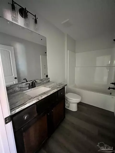 Bath - 6756 North Ave, Milton, FL 32570 photo 2 of 2