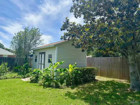 Exterior - 4901 Pineview Ridge Dr, Pace, FL 32571 photo 4 of 7