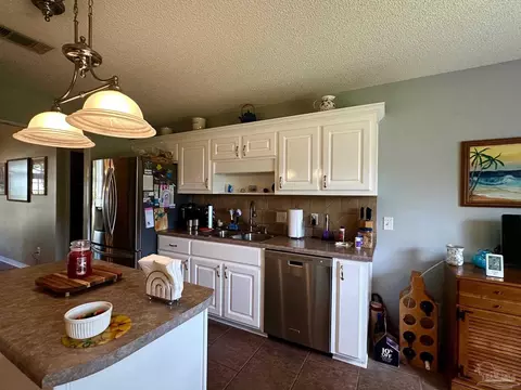 Kitchen - 4901 Pineview Ridge Dr, Pace, FL 32571 photo 4 of 5