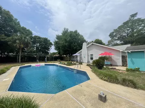 5500 Cox Rd, Milton, FL 32583