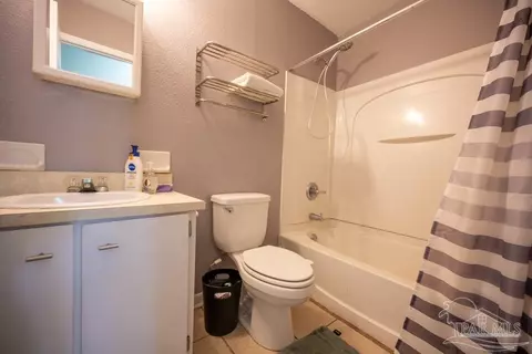 Bath - 8687 John Hamm Rd, Milton, FL 32583 photo 1 of 2