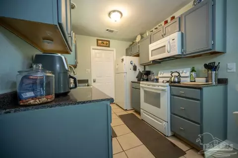 Kitchen - 8687 John Hamm Rd, Milton, FL 32583 photo 2 of 2