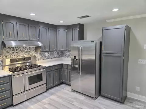 Kitchen - 4705 Dean Dr, Pace, FL 32571 photo 2 of 3