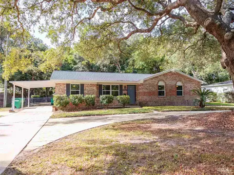 306 Fairpoint Dr, Gulf Breeze, FL 32561