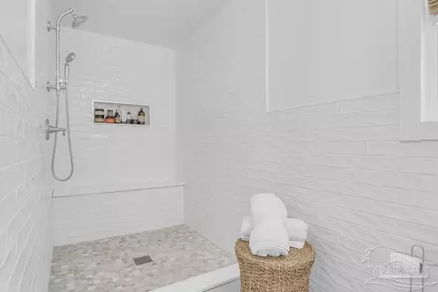 Bath - 6050 Cheyenne Dr, Milton, FL 32570 photo 3 of 7