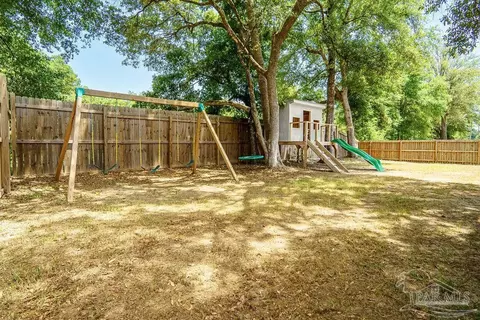 Exterior - 6050 Cheyenne Dr, Milton, FL 32570 photo 10 of 13