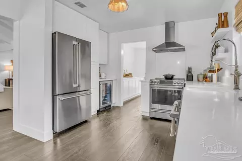 Kitchen - 6050 Cheyenne Dr, Milton, FL 32570 photo 2 of 5