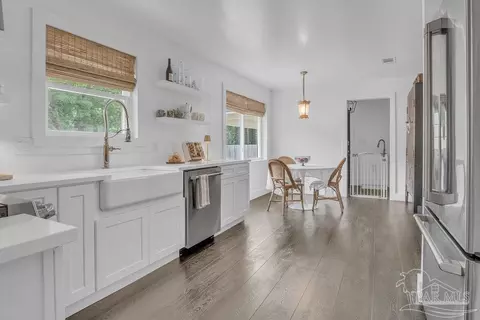 Kitchen - 6050 Cheyenne Dr, Milton, FL 32570 photo 3 of 5