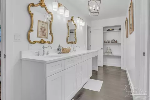 Bath - 6050 Cheyenne Dr, Milton, FL 32570 photo 2 of 7