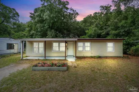 6483 Skyline Dr, Milton, FL 32570