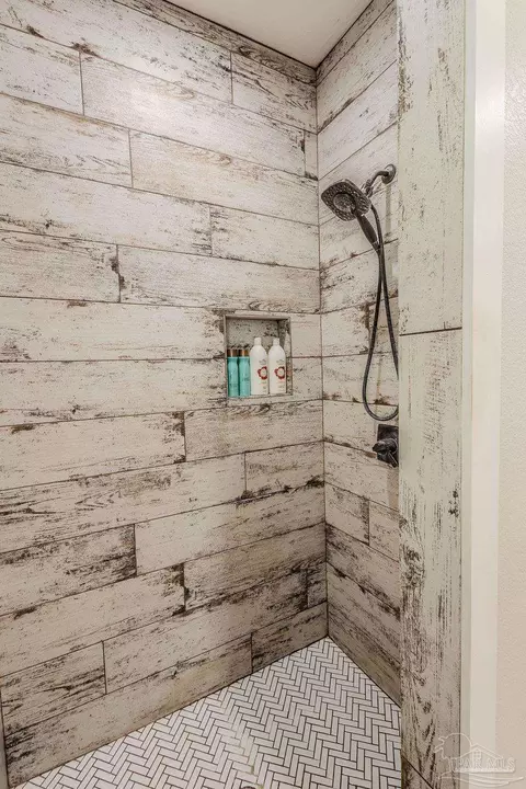Bath - 778 Griswold Rd, Jay, FL 32565 photo 2 of 10