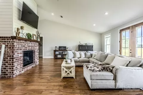 Living - 778 Griswold Rd, Jay, FL 32565 photo 2 of 6