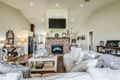 Living - 778 Griswold Rd, Jay, FL 32565 photo 4 of 6