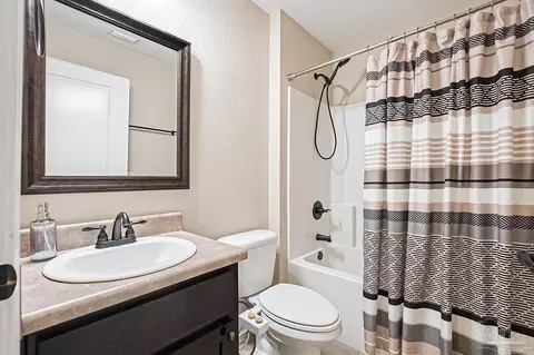 Bath - 5629 Rosedown Ct, Milton, FL 32583 photo 1 of 5