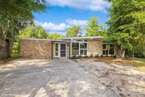 Exterior - 6463 Barnes St, Milton, FL 32570 photo 2 of 5