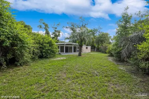 Exterior - 6463 Barnes St, Milton, FL 32570 photo 4 of 5