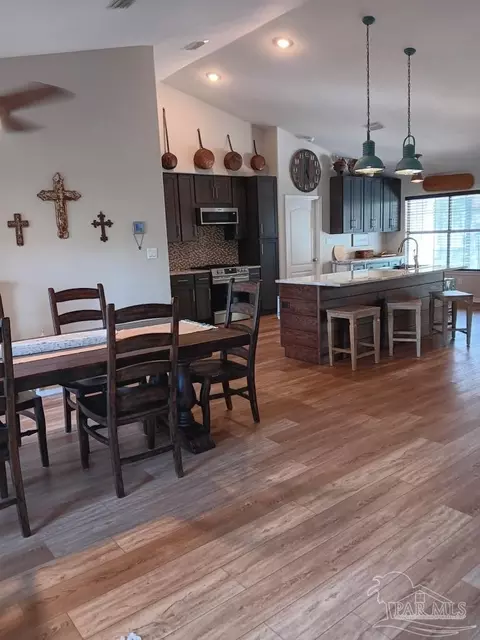 420 Palm Lake Dr, Pensacola, FL 32507