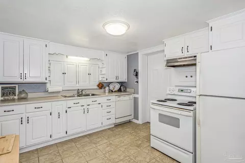 Kitchen - 6598 Magnolia St, Milton, FL 32570 photo 2 of 2