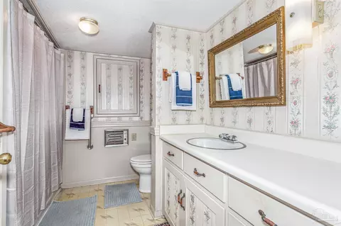 Bath - 6598 Magnolia St, Milton, FL 32570 photo 1 of 1