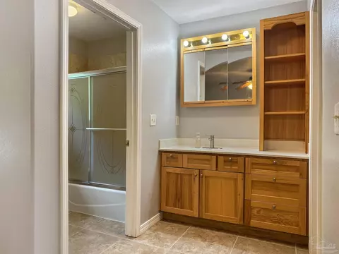 Bath - 1150 Fleming Bridge Rd, Milton, FL 32570 photo 1 of 3