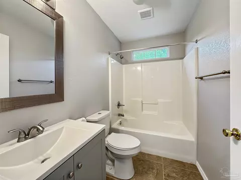 Bath - 1150 Fleming Bridge Rd, Milton, FL 32570 photo 3 of 3
