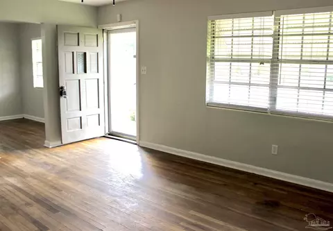 Living - 1003 E Texar Dr, Pensacola, FL 32503 photo 2 of 8