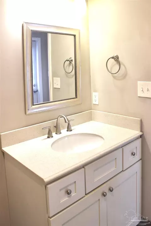 Bath - 1003 E Texar Dr, Pensacola, FL 32503 photo 1 of 8