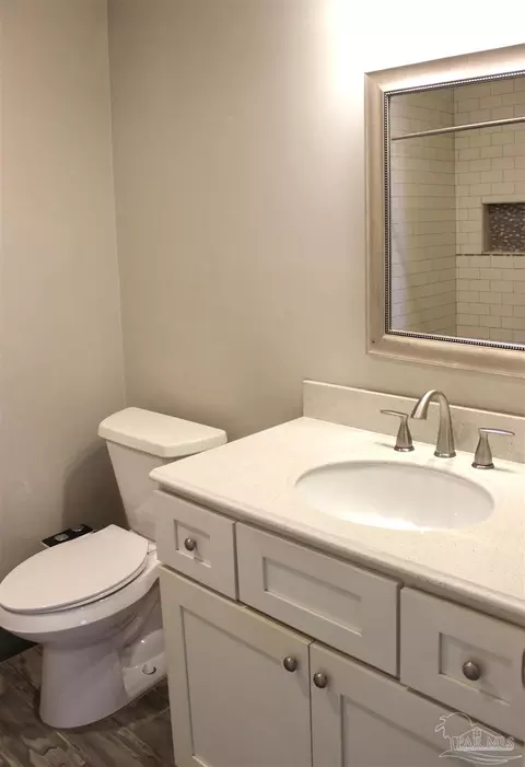 Bath - 1003 E Texar Dr, Pensacola, FL 32503 photo 2 of 8