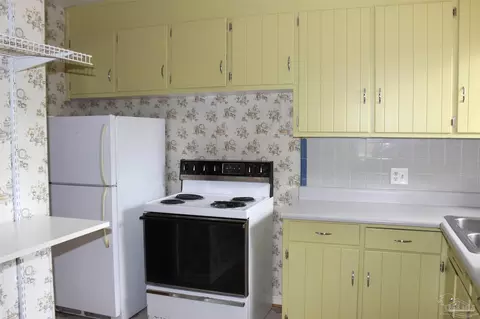 Kitchen - 1003 E Texar Dr, Pensacola, FL 32503 photo 5 of 8