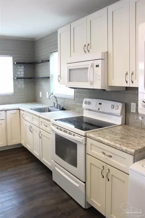 Kitchen - 1003 E Texar Dr, Pensacola, FL 32503 photo 1 of 8